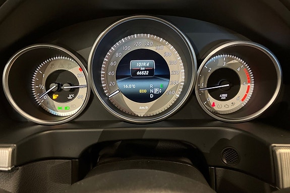 Mercedes-Benz E220 14 of 23