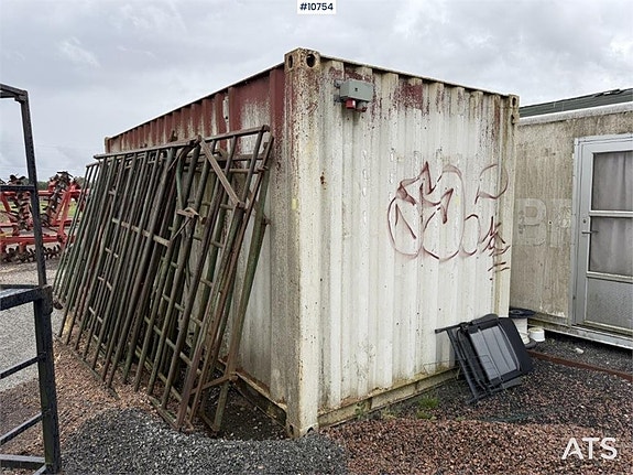 Container 20 fot (29,000:- ex moms) 2 of 7