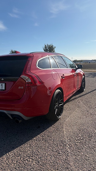 Volvo V60 2 of 5