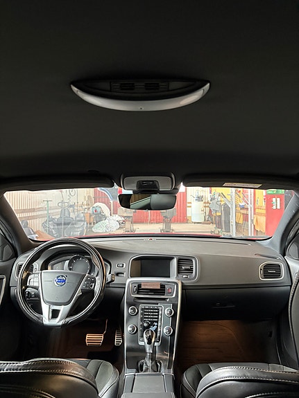 Volvo V60 4 of 5
