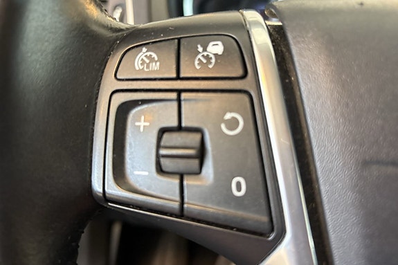 Volvo V40 Cross Country 23 of 26