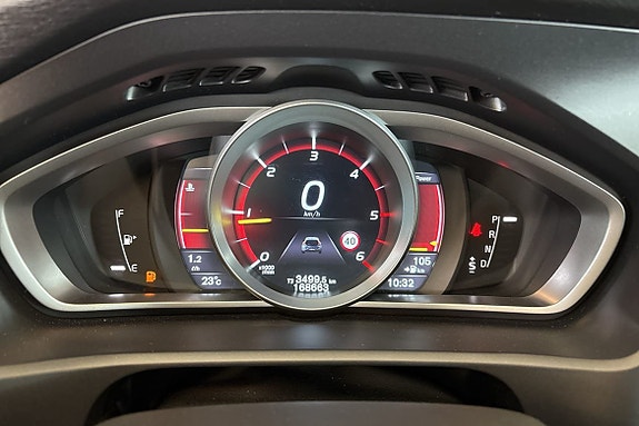Volvo V40 Cross Country 21 of 26
