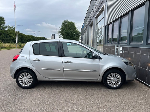 Renault Clio 20 of 20