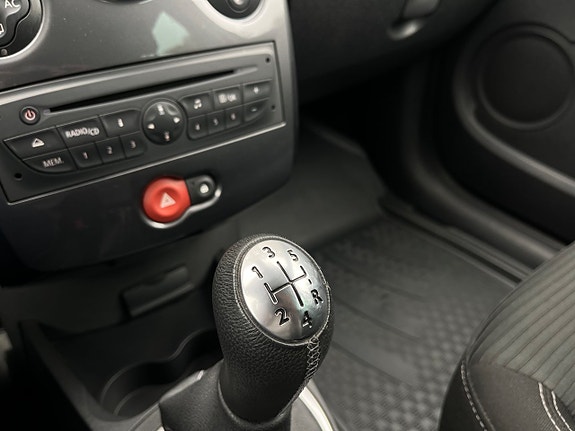 Renault Clio 18 of 20