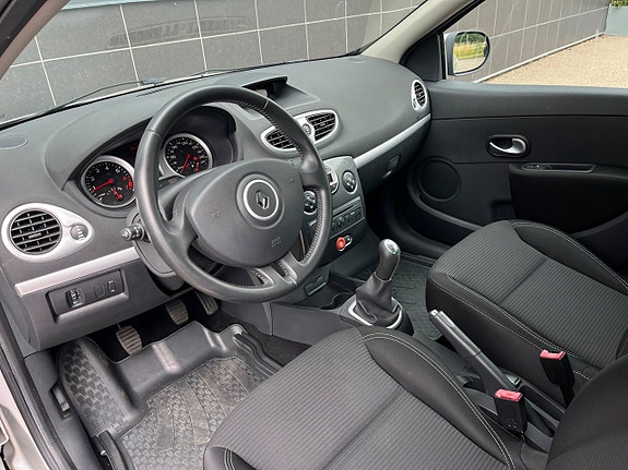 Renault Clio 13 of 20