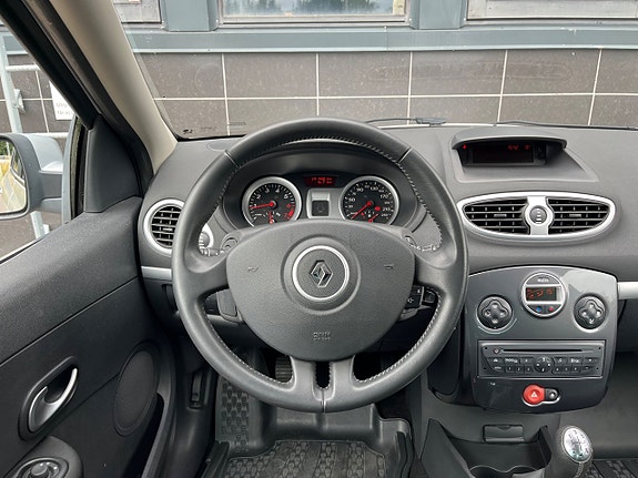 Renault Clio 14 of 20