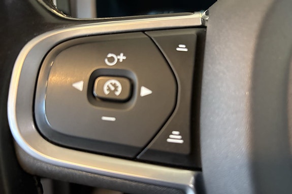 Volvo XC60 16 of 25