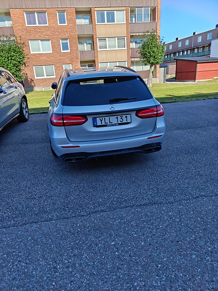 Mercedes-Benz E63 2 of 10