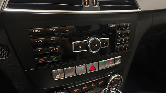 Mercedes-Benz C200 23 of 28
