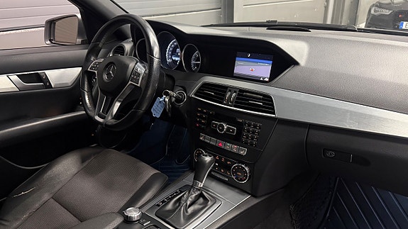 Mercedes-Benz C200 20 of 28