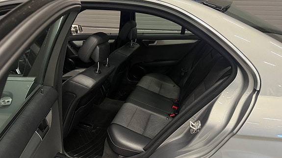 Mercedes-Benz C200 16 of 28