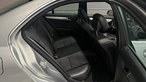 Mercedes-Benz C200 17 of 28
