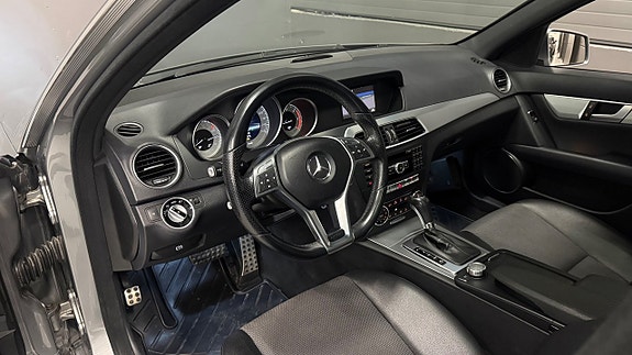 Mercedes-Benz C200 14 of 28