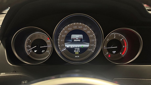 Mercedes-Benz C200 21 of 28