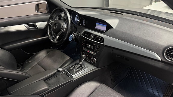 Mercedes-Benz C200 19 of 28