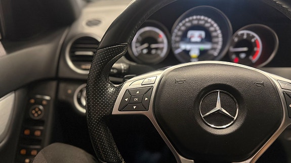Mercedes-Benz C200 26 of 28