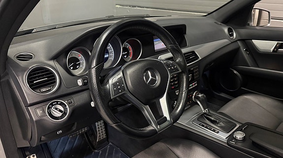 Mercedes-Benz C200 15 of 28