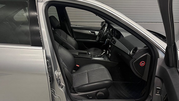 Mercedes-Benz C200 18 of 28