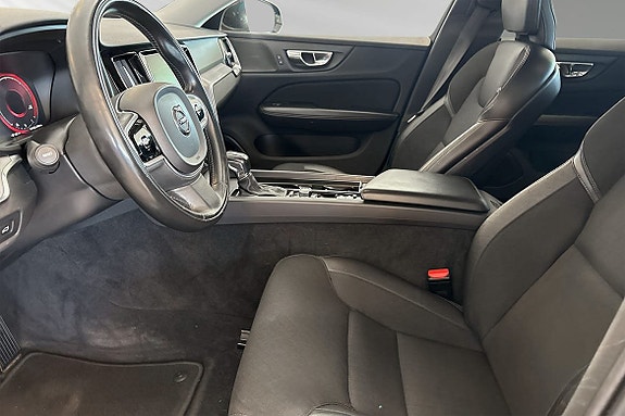 Volvo V60 13 of 30