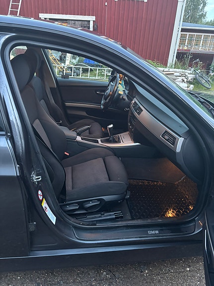 BMW 320i 7 of 7