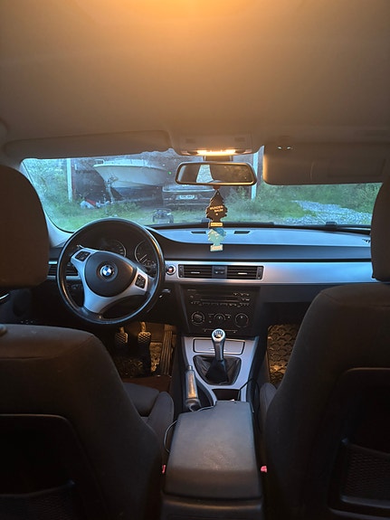 BMW 320i 6 of 7