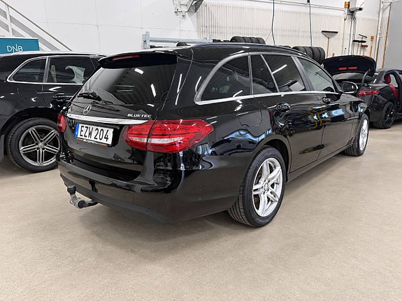 Mercedes-Benz C250 10 of 12