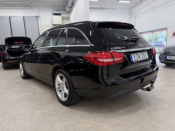 Mercedes-Benz C250 2 of 12