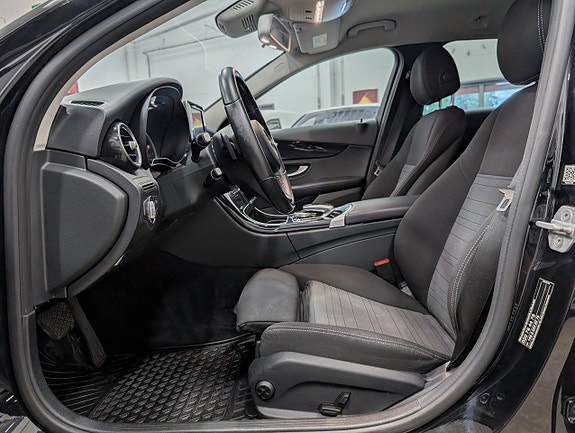 Mercedes-Benz C250 3 of 14