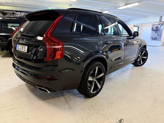 Volvo XC90 3 of 27