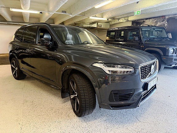 Volvo XC90 2 of 27