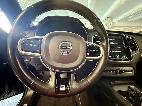 Volvo XC90 13 of 27