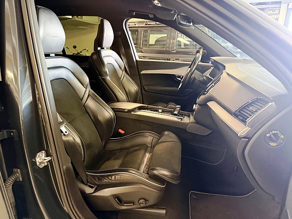 Volvo XC90 10 of 27