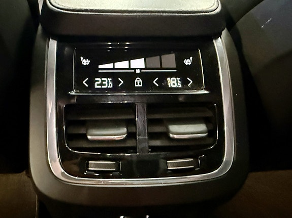 Volvo XC90 25 of 27