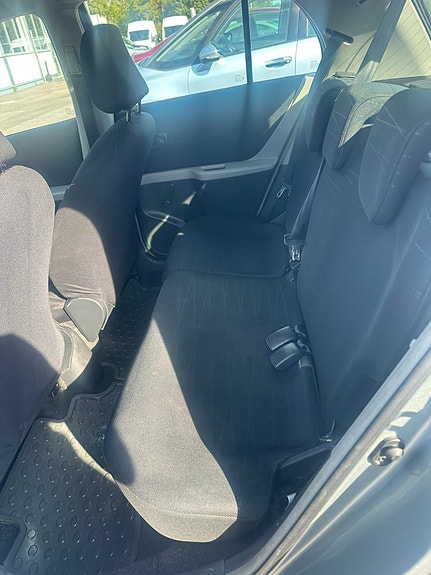 Toyota Yaris 7 of 9