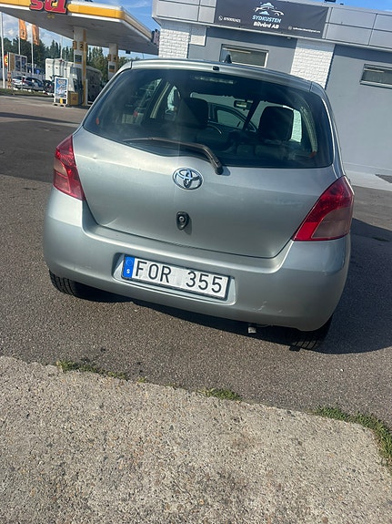 Toyota Yaris 9 of 9
