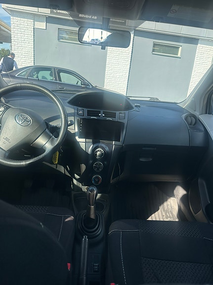 Toyota Yaris 8 of 9