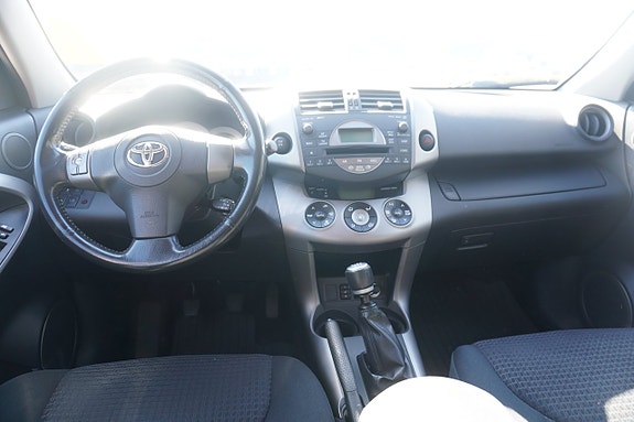 Toyota RAV4 9 of 13