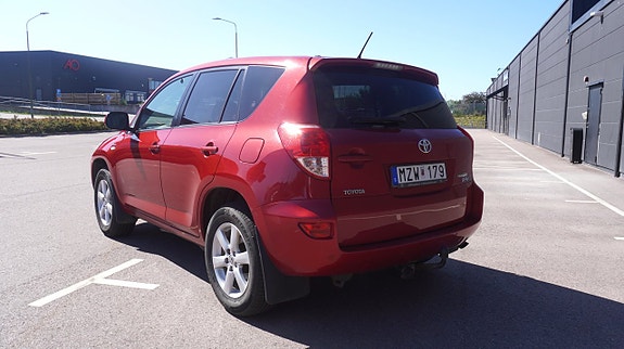Toyota RAV4 4 of 13