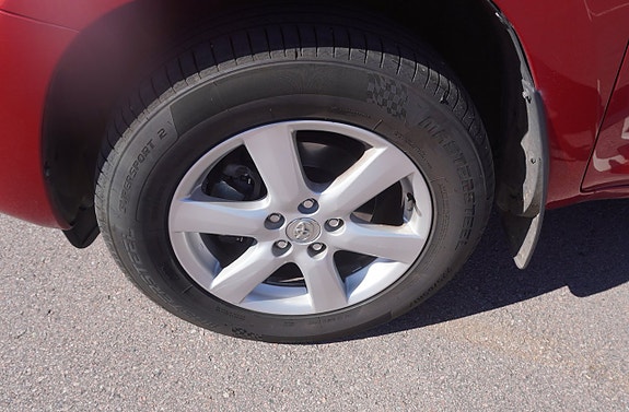 Toyota RAV4 2 of 13