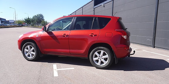 Toyota RAV4 3 of 13
