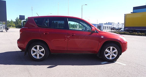 Toyota RAV4 7 of 13