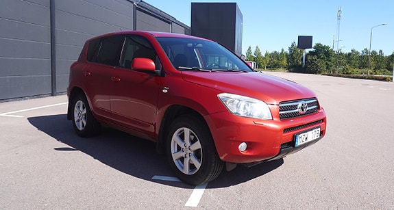 Toyota RAV4 8 of 13