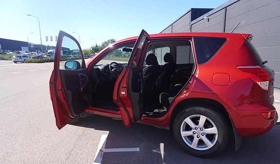 Toyota RAV4 10 of 13