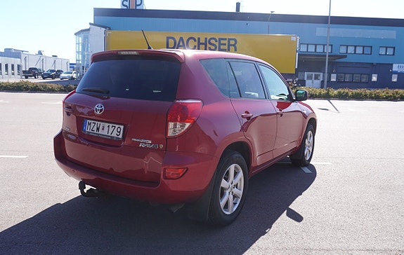 Toyota RAV4 6 of 13