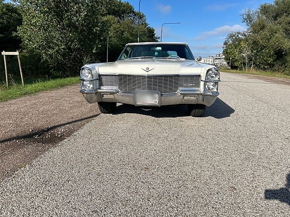 Cadillac Deville 2 of 20