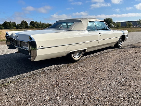 Cadillac Deville 4 of 20