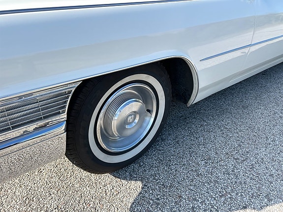Cadillac Deville 13 of 20