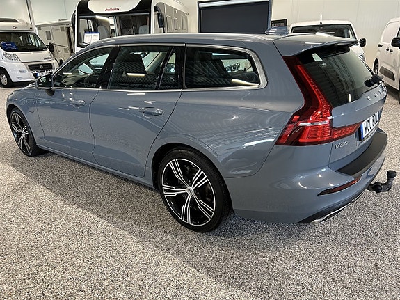 Volvo V60 2 of 27