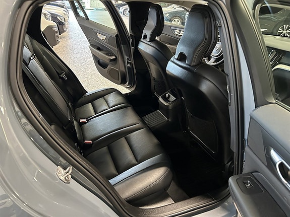 Volvo V60 18 of 27