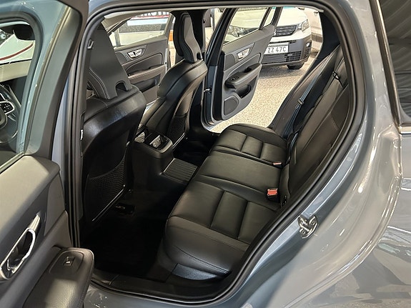 Volvo V60 14 of 27